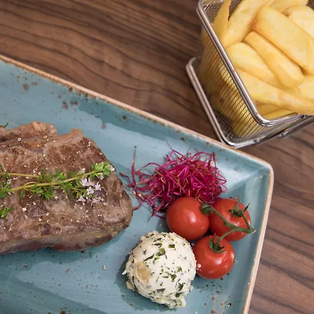 Pfalzhotel Hotell 4*