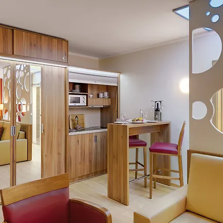 Pfalzhotel Hotell 4*
