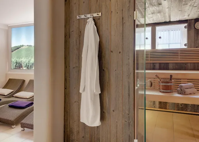 Pfalzhotel Hotell 4*